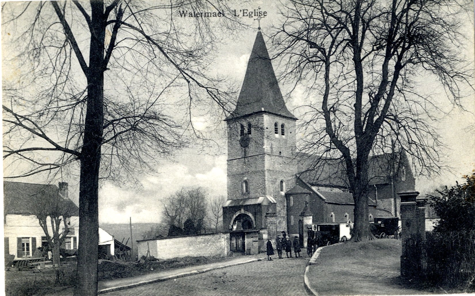 L'église Saint-Clément encore entourée de son cimetière - Carte postale, vers 1900.