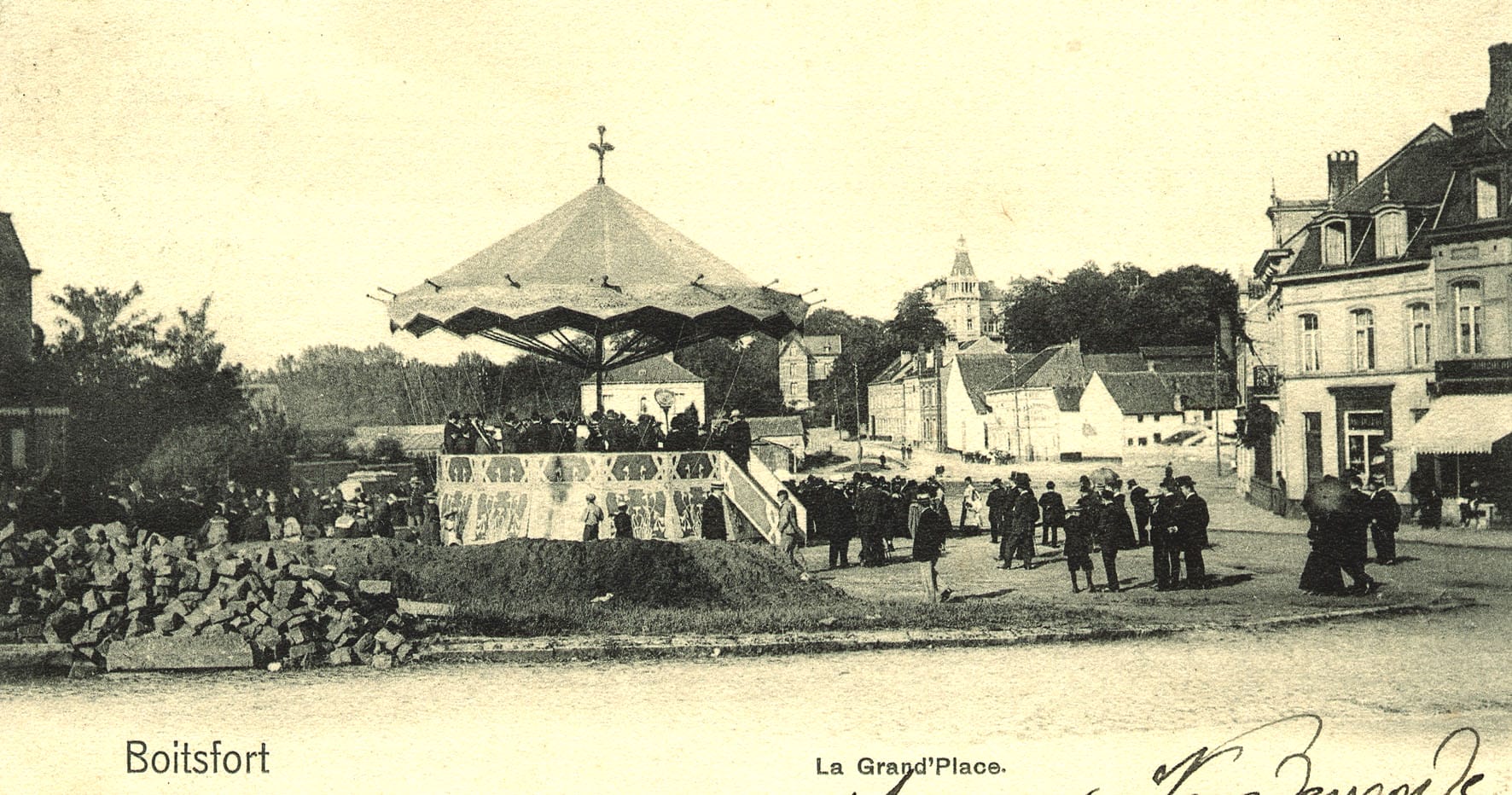 La Grand Place de Boitsfort avant sa transformation (place L. Wiener) et la création du boulevard du Souverain - Carte postale Ed Nels, vers 1900-05.