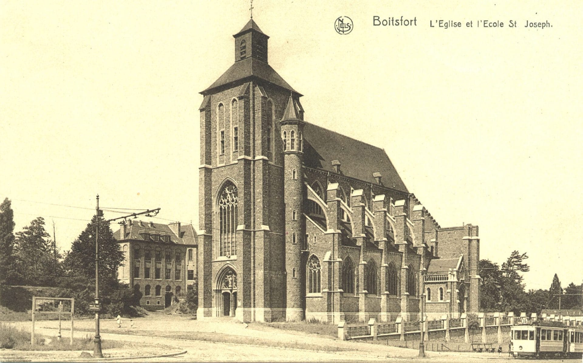 L'église Saint-Hubert sur le Jagersveld. Sa construction est encore incomplète. Elle ne possède qu'un clocheton et n'a pas encore de choeur - Carte postale Nels, vers 1920. 