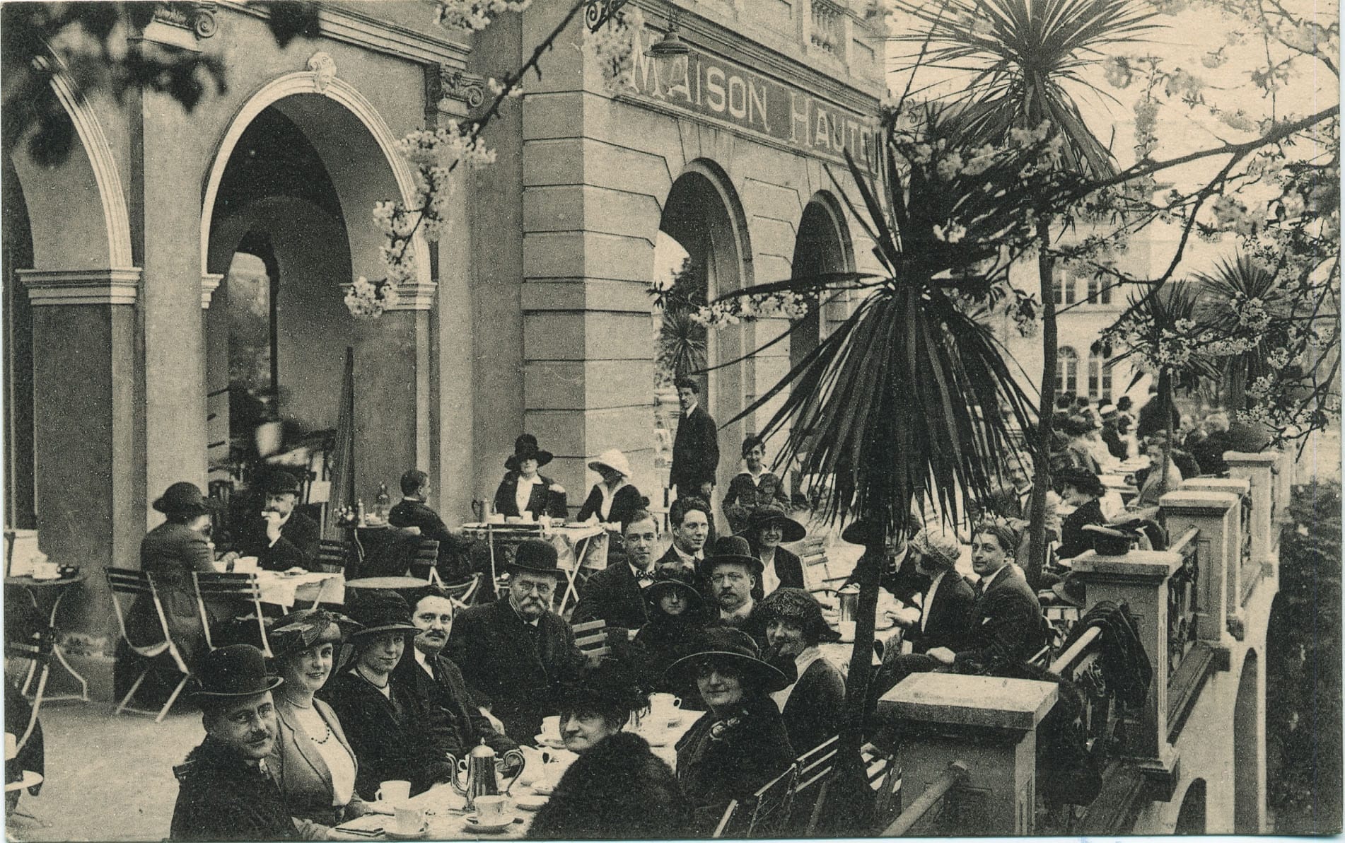 Hôtel de la Maison haute - Terrasse et galerie, CP Ed. Albert Ph. Belge Lumière, vers 1910